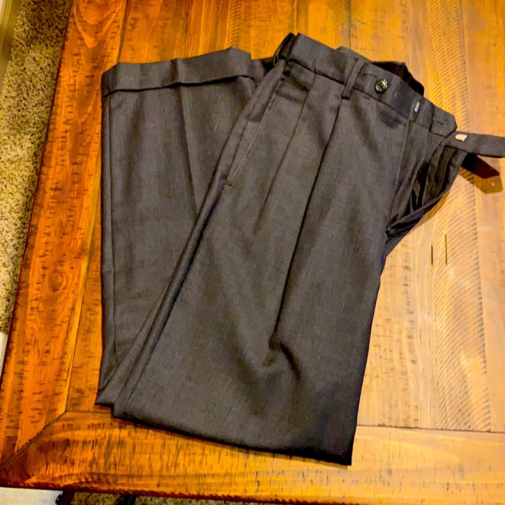 Men’s Dress Pants 32W 30L Dark Gray Roundtree and Yorke